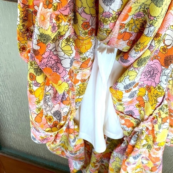 BCBG 60’s print flutter sleeve dress size large. Square neckline. NWT - Picture 7 of 9